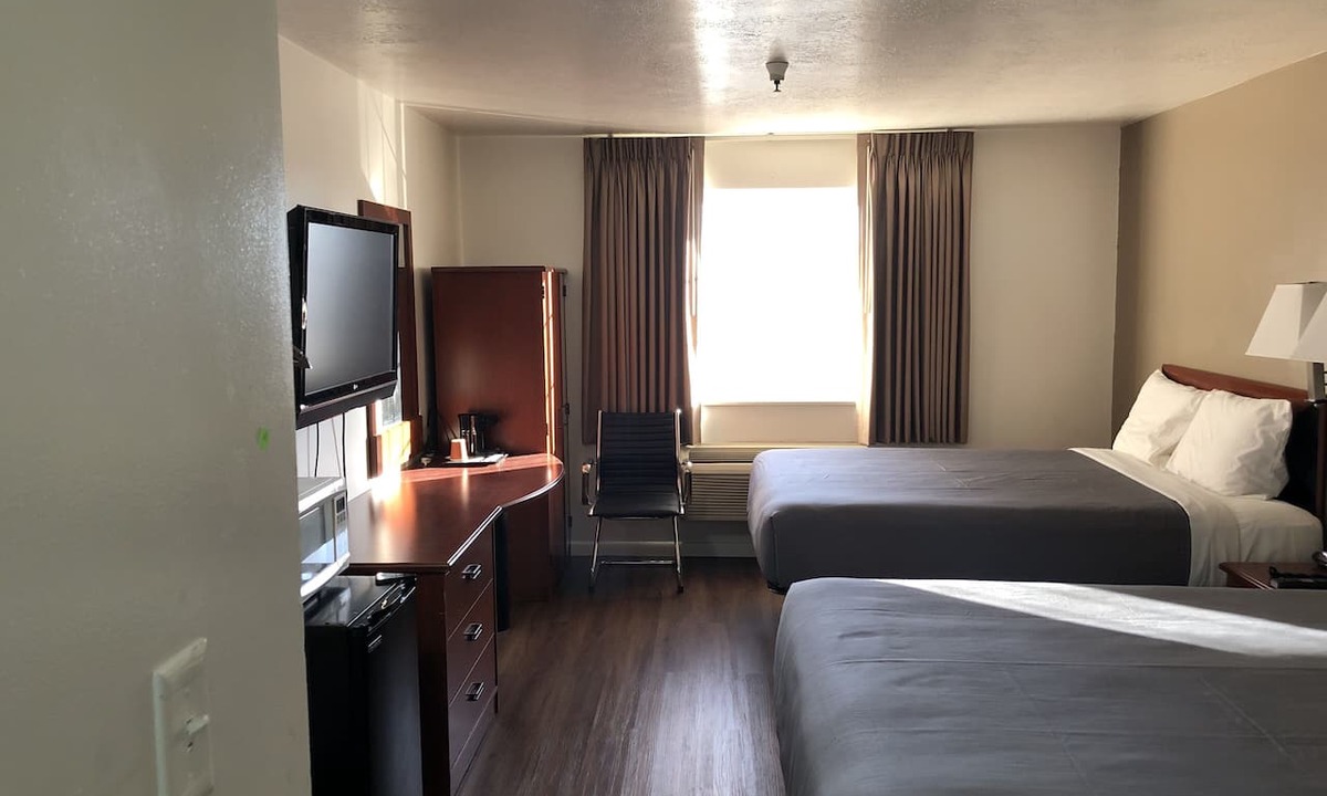 Sunset Hotel | Ameri-Stay Inn & Suites