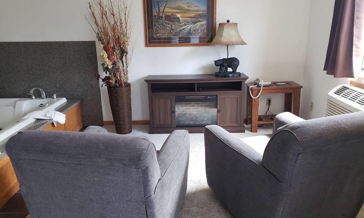 International Falls Hotel | Americas Best Value Inn & Suites International Falls