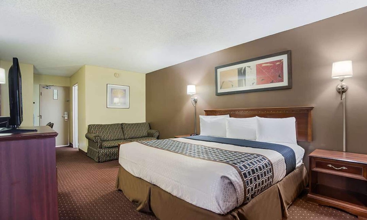 Tulsa Hotel | Americas Best Value Inn Tulsa at I-44