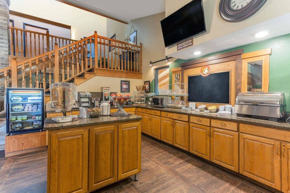 White Bear Lake Hotel | AmericInn by Wyndham White Bear Lake St. Paul