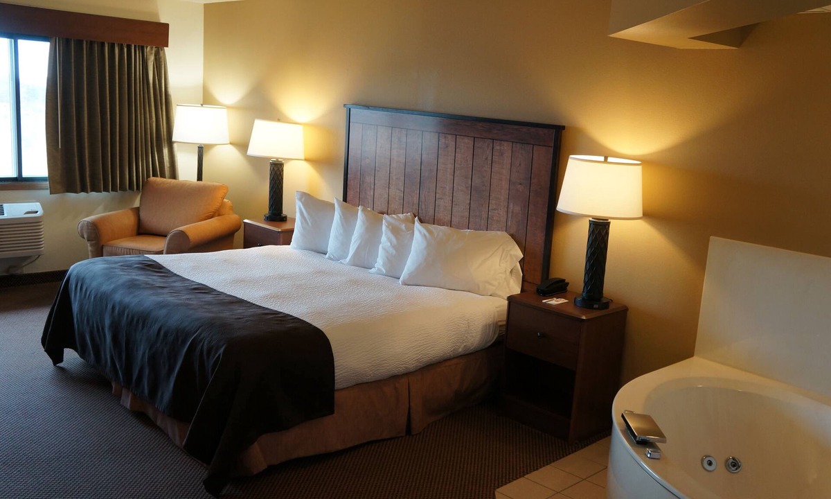 Two Harbors Hotel | AmericInn by Wyndham Two Harbors Near Lake Superior