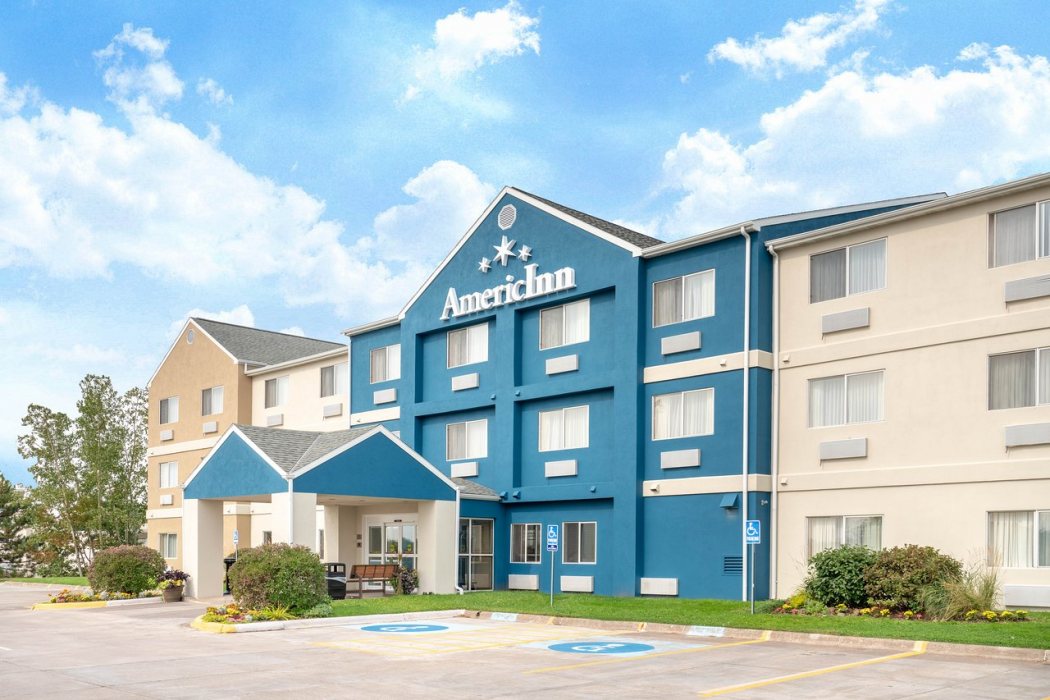 Duluth Hotel | AmericInn by Wyndham Duluth