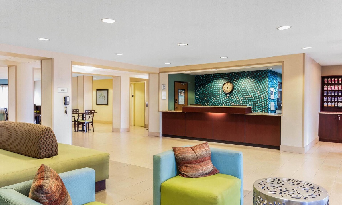 Frankfort Hotel | AmericInn by Wyndham Frankfort IN
