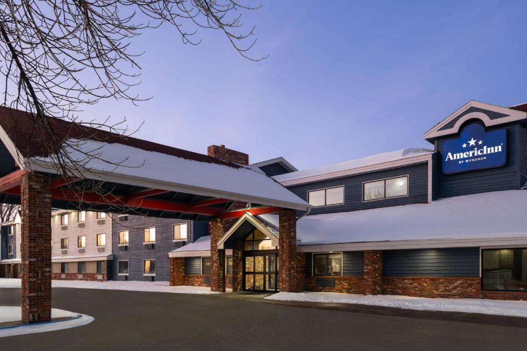 Grand Forks Hotel | AmericInn by Wyndham Grand Forks