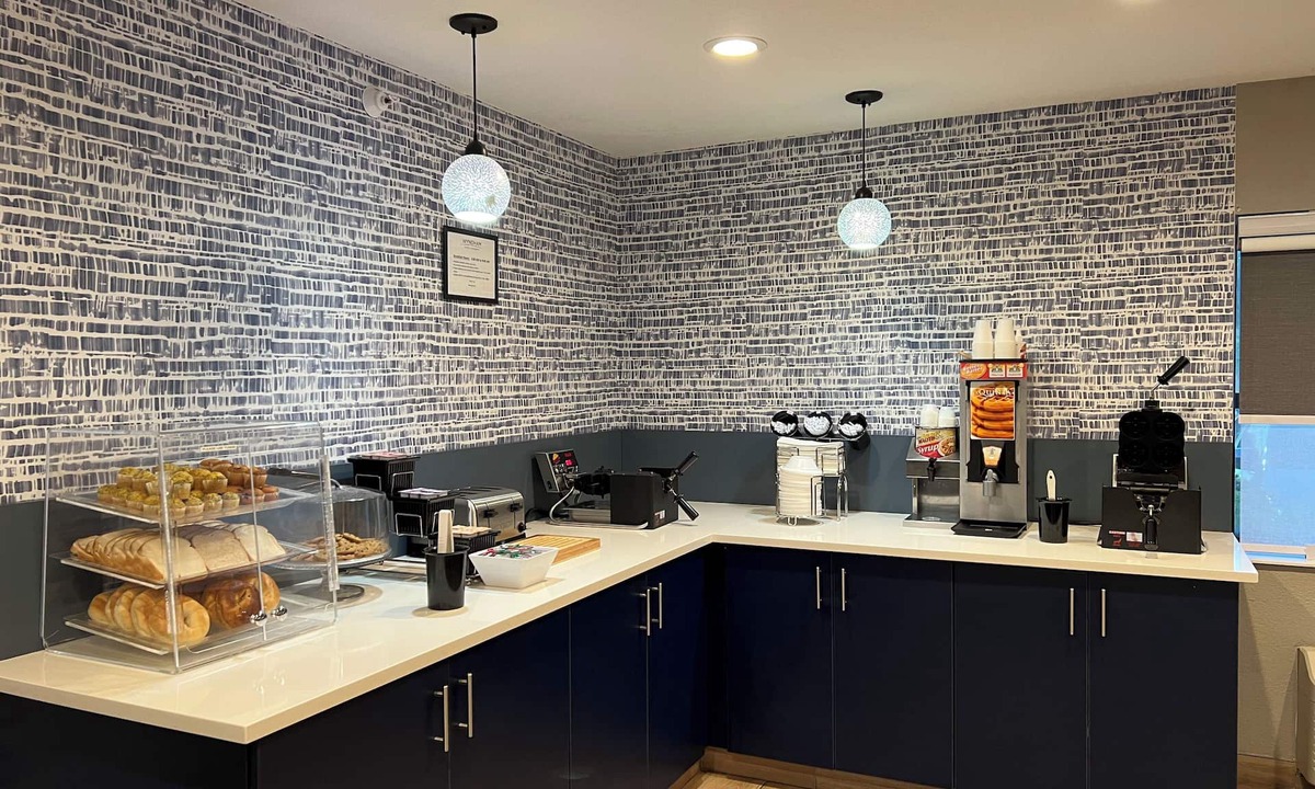 Glendale Hotel | AmericInn by Wyndham Glendale/Milwaukee