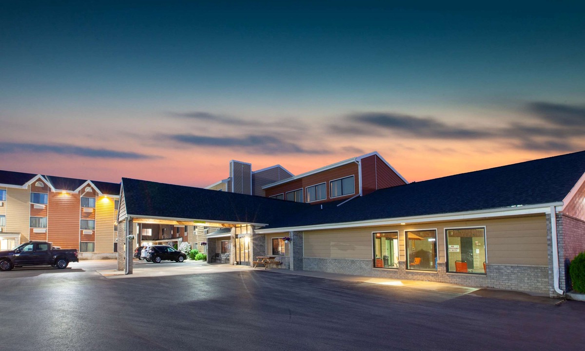 Iron River Hotel | AmericInn by Wyndham Iron River