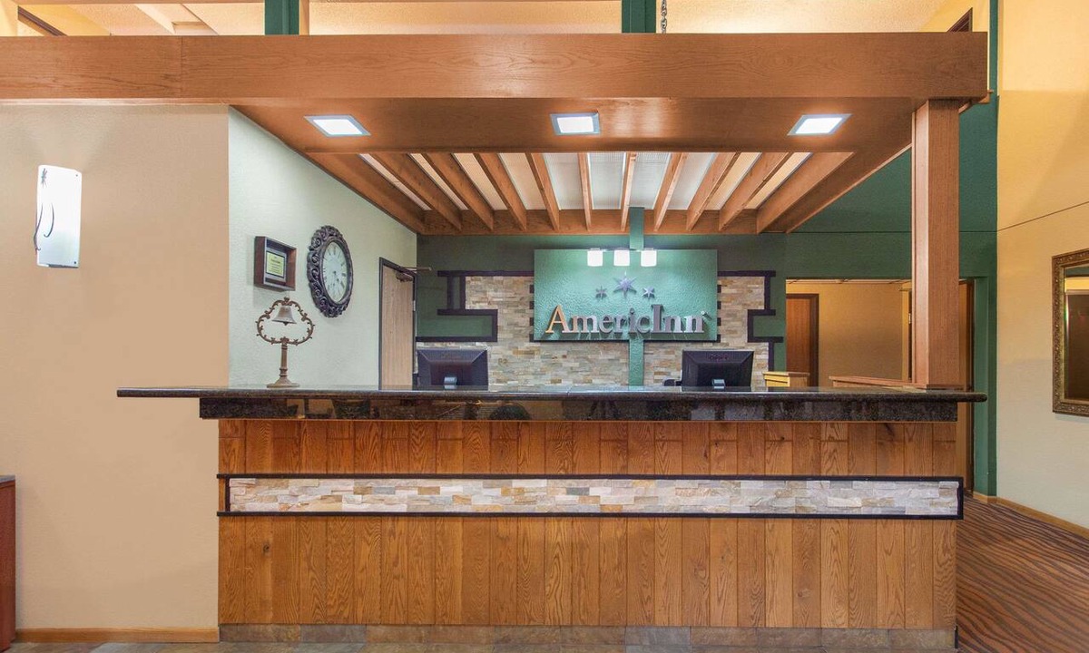 West Bend Hotel | AmericInn by Wyndham West Bend