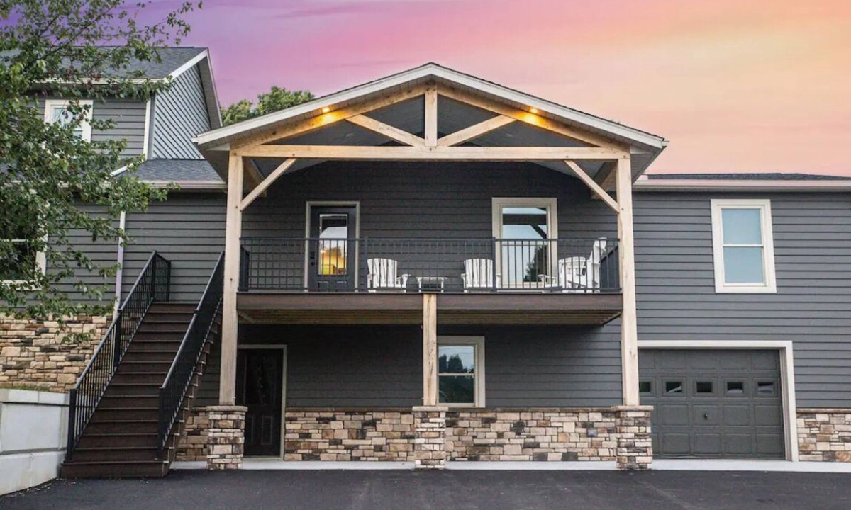 Dover House | Amish Country Cottage Sugarcreek