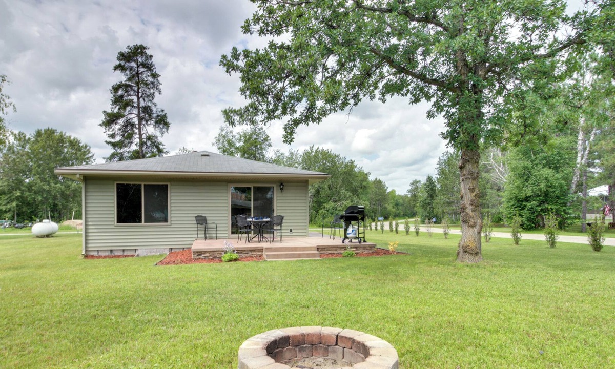 Baudette House | Anglers Paradise on Rainy River: Walk to Marina!