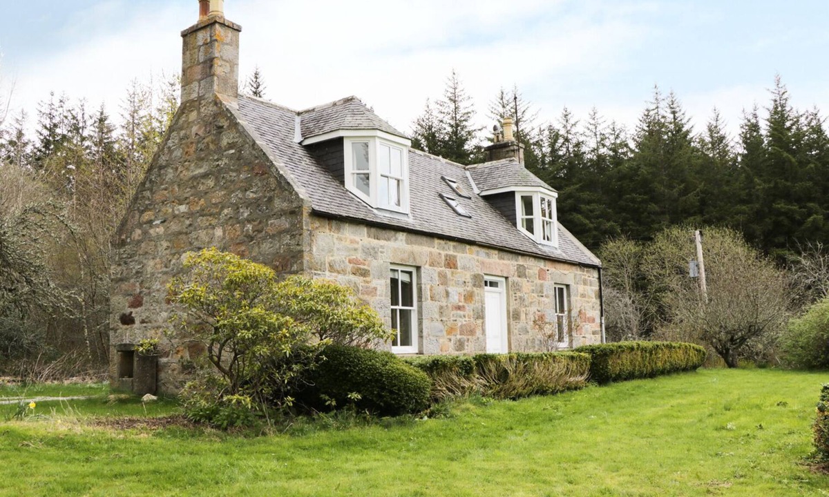 Aberlour Cottage | ANNFIELD, pet friendly, character holiday cottage in Archiestown