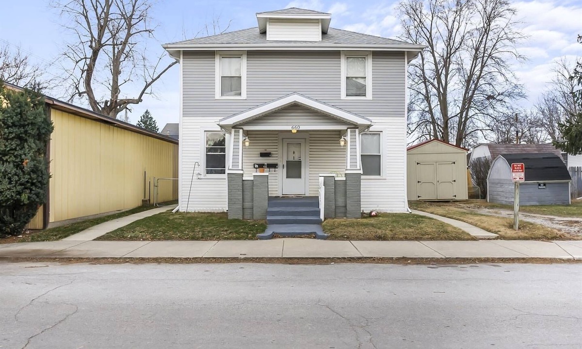 Fort Wayne Apartment | Apartment with Private Fenced Yard | Pets Welcome