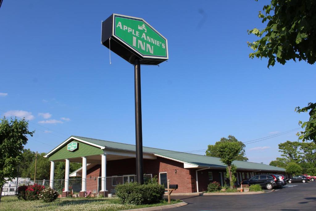 Talbot's Corner Hotel | Apple Annie's Inn