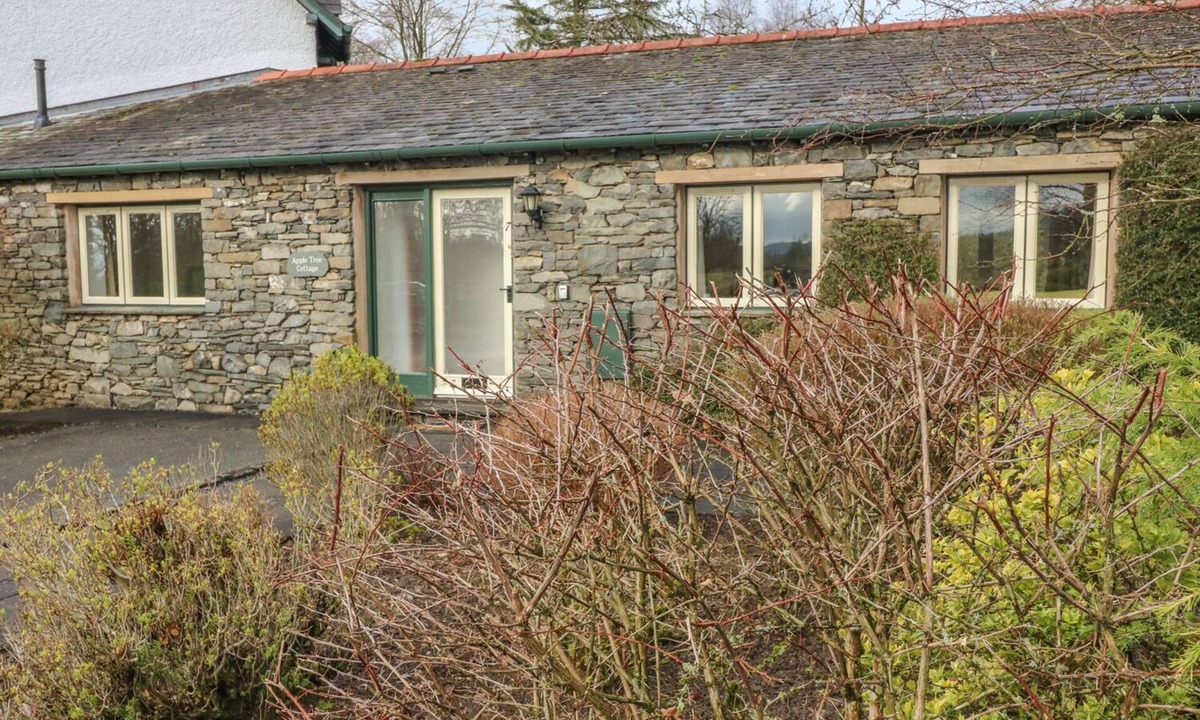 Windermere Cottage | APPLE TREE COTTAGE, with a garden in Troutbeck Bridge
