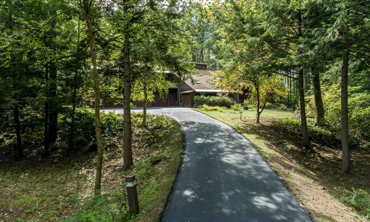 Freeport House | Après Ski inspired home, bespoke pool & tennis court!