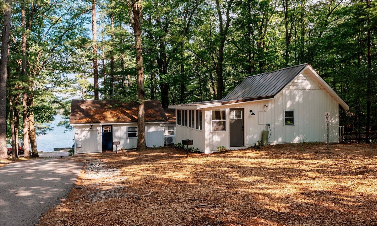Mayfield Cottage | Arbutus | Pets OK | King Beds | Winter Wonderland!