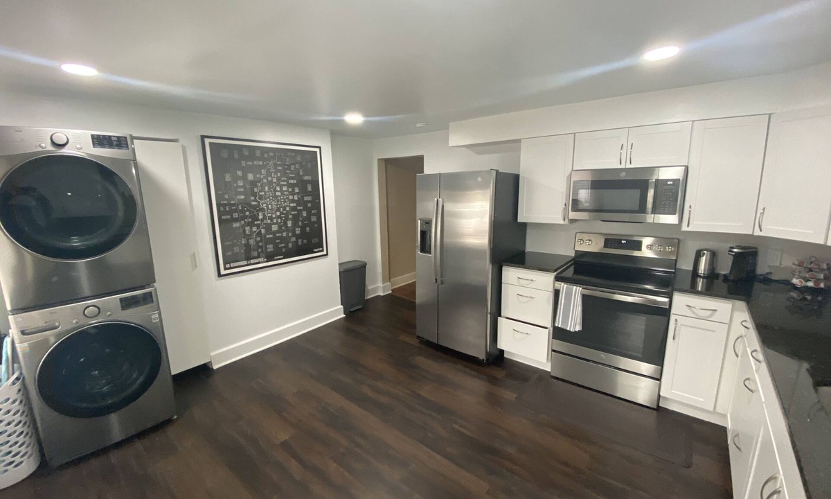 Near Eastside House | Art | Stainless | Hardwood | Granite | Walkable