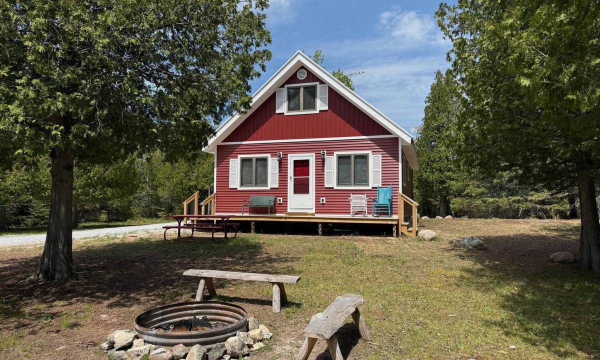 Drummond Island House | At the Trails on Drummond Island