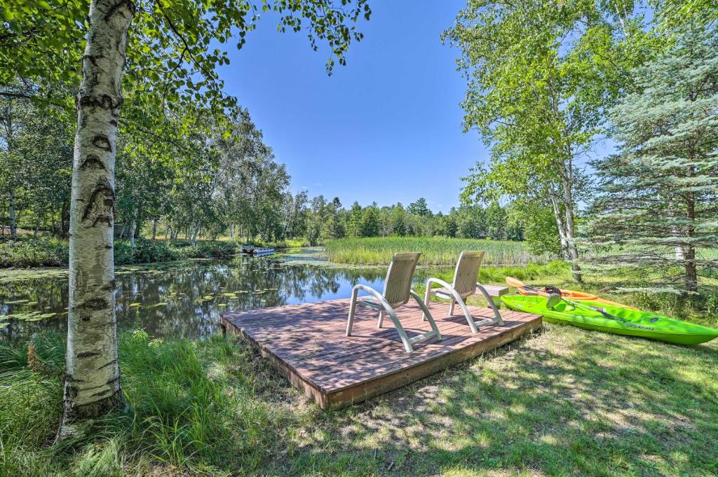 Atlanta House | Atlanta Waterfront Cabin w/Dock & Kayaks!