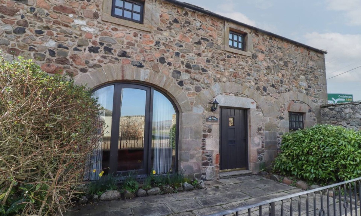 Akeld House | Aubretia Trail, Wooler