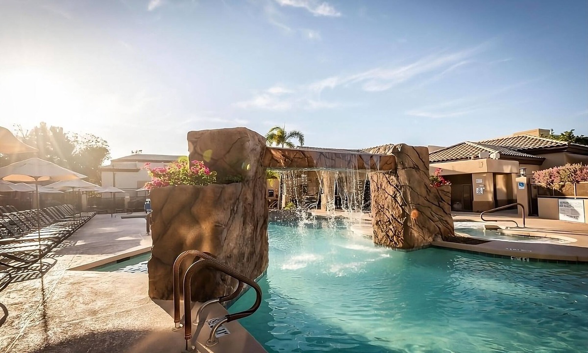 North Scottsdale Hotel | Authentic Southwest Getaway! Full Kitchen, Swimming Pool, Free Parking!