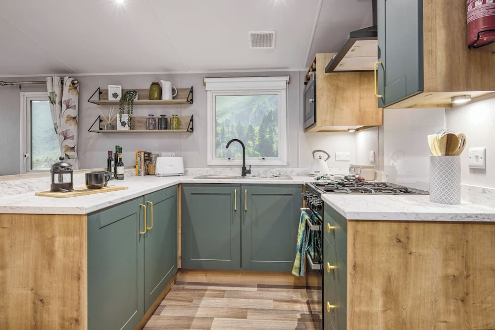 Swarland Ski Chalet | Autograph Junior Lodge 3 Bed Caravan with Hot Tub