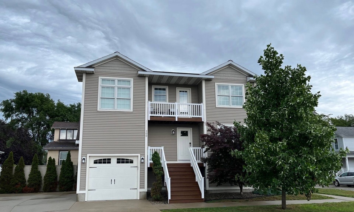 Grand Haven House | Available long-term: August 2026 - May 2027. Beautiful Downtown Home!