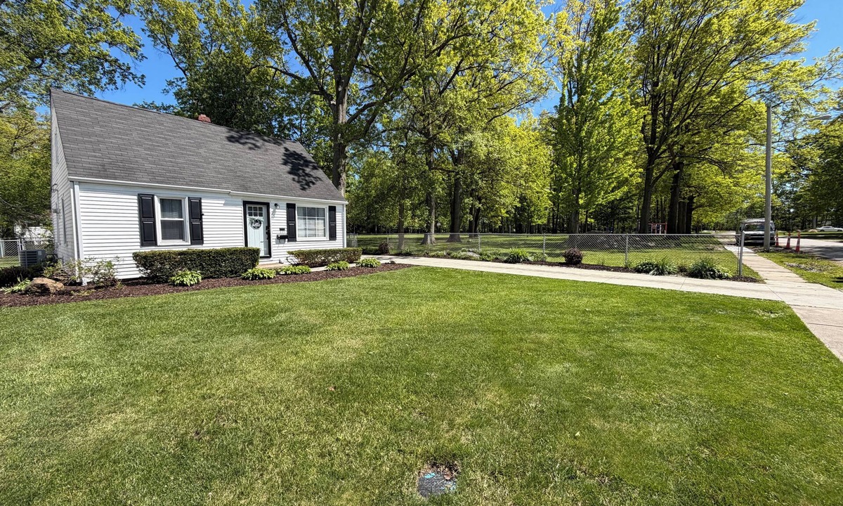 Avon Lake House | Avon Lake 3-bedroom house next to Inwood Park for relaxing stays