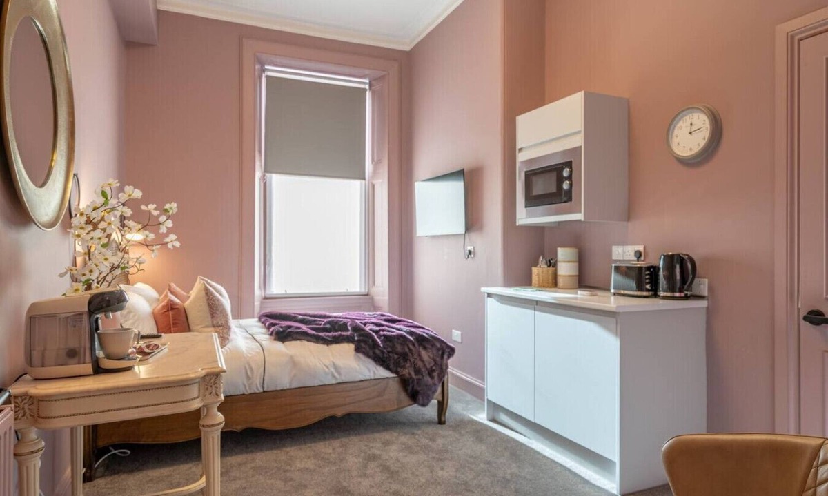 Paisley Apartment | B HOME STAY Blossom Lux Studio, Glasgow/ Airport