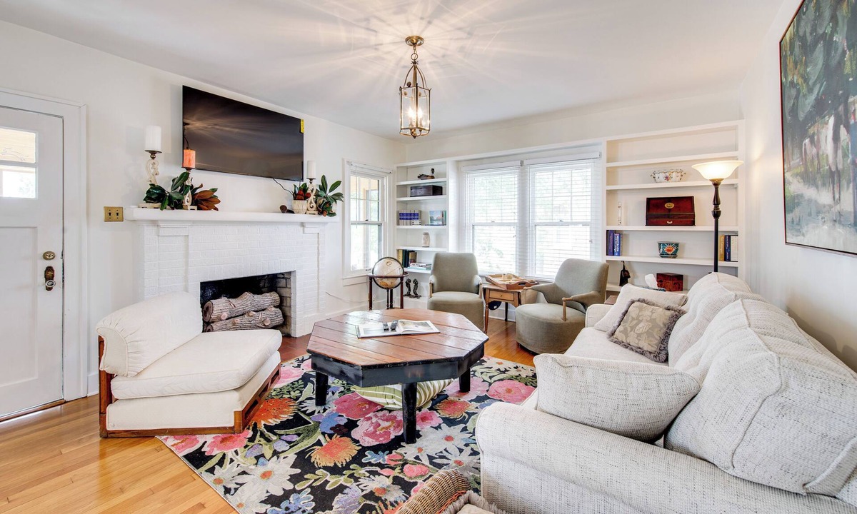 Lebanon House | Baby Grand on Main' Lebanon Home w/Game Room!