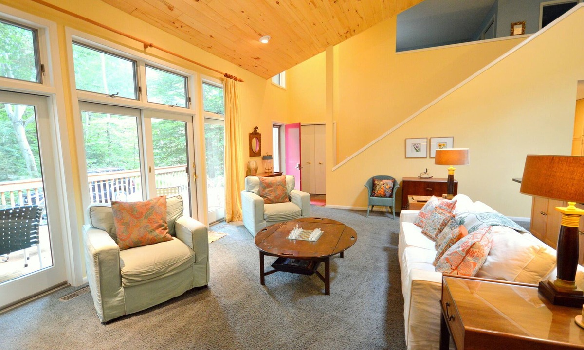 Norton Shores House | Bailey's Beach Retreat | 3 Bed, 3 Bath