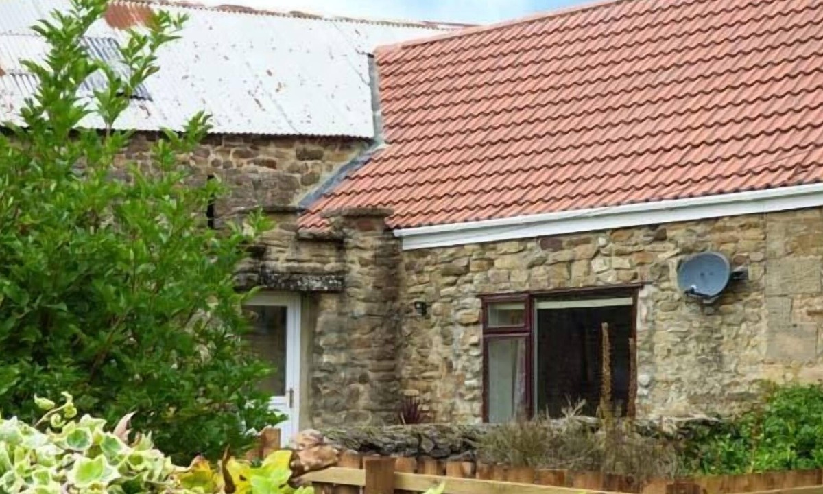 Darlington Cottage | BARFORTH HALL COTTAGE, pet friendly, with hot tub in Gainford