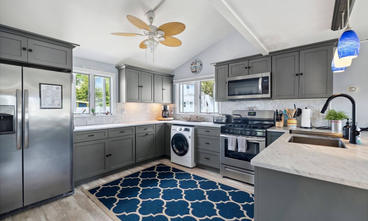 Newbury House | Basin Haven | Rooftop W/Water Views | A/C