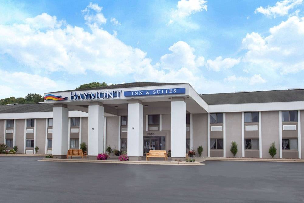 Grand Haven Hotel | Baymont by Wyndham Grand Haven