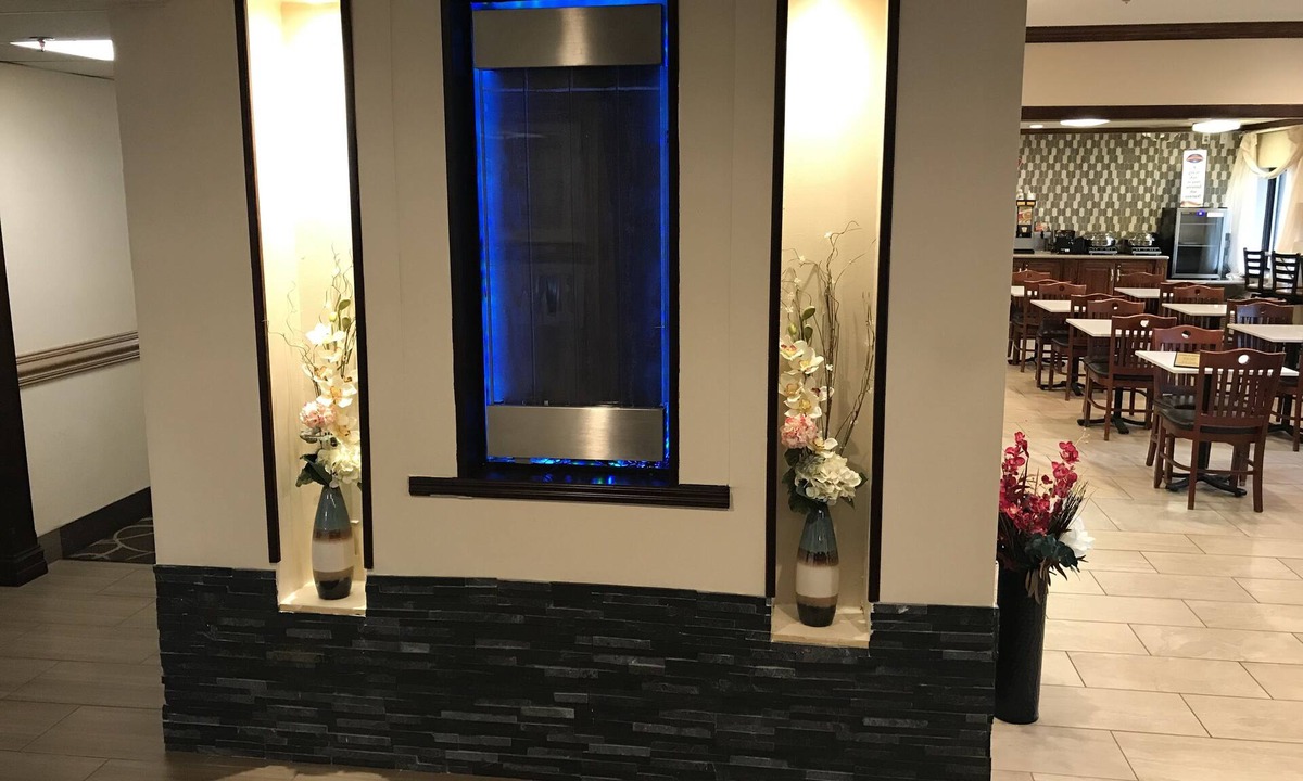 Grand Rapids Hotel | Baymont by Wyndham Grand Rapids Airport