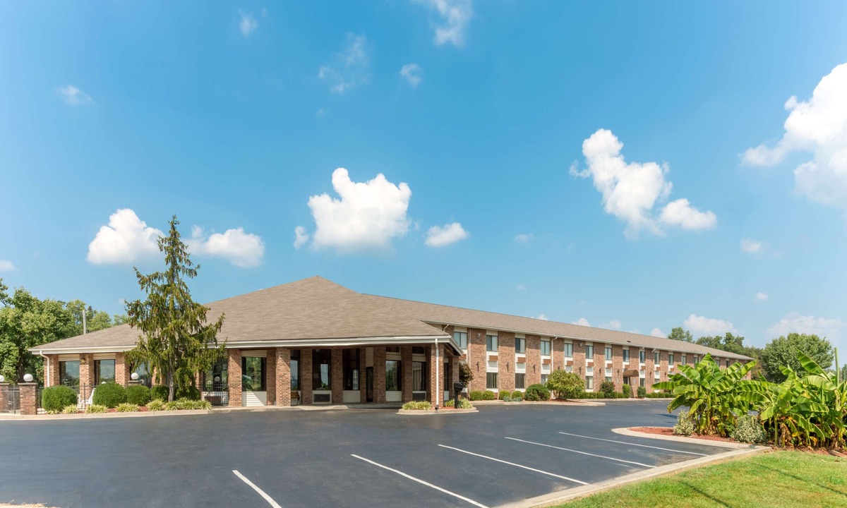 Hillview Hotel | Baymont by Wyndham Louisville South I 65