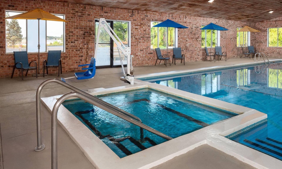 Manistee Hotel | Baymont by Wyndham Manistee