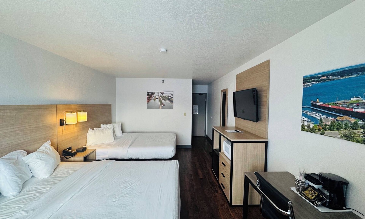 Sault Ste. Marie Hotel | Baymont by Wyndham Sault Ste Marie MI