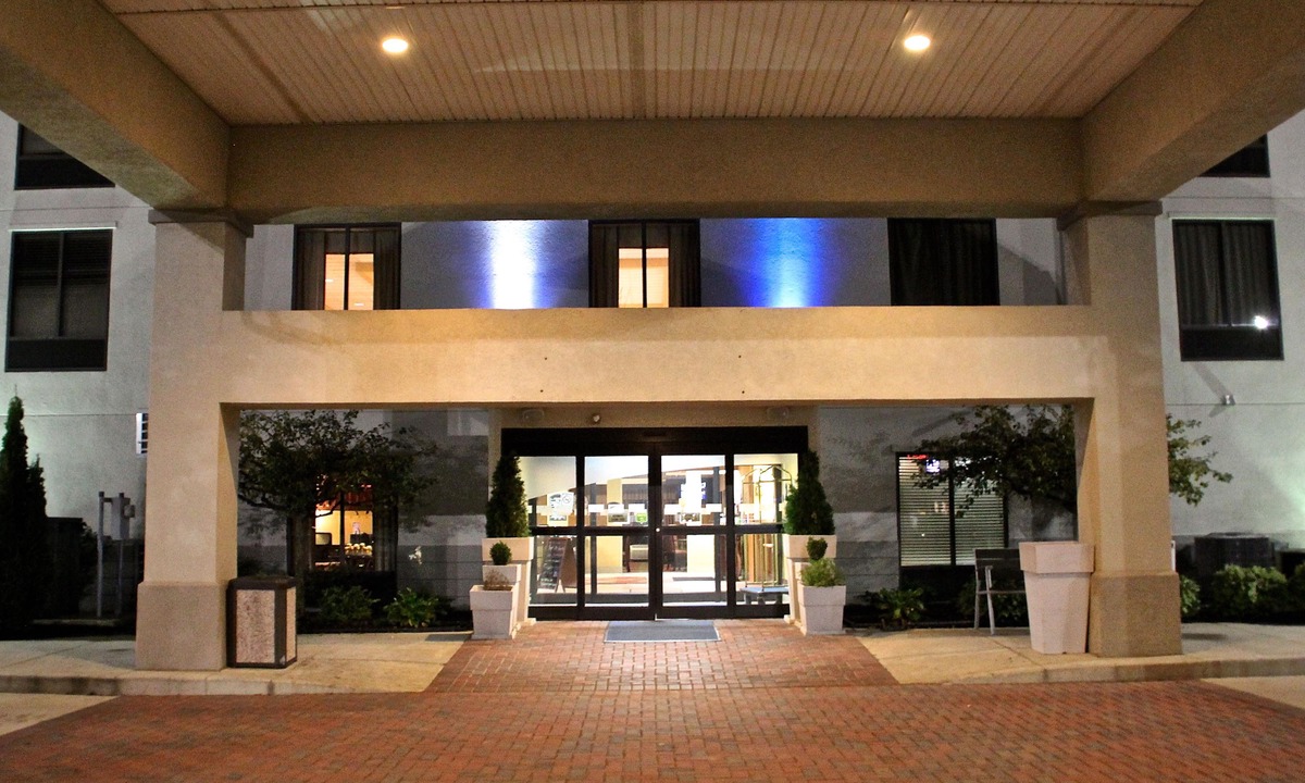 Findlay Hotel | Baymont Inn & Suites by Wyndham Findlay