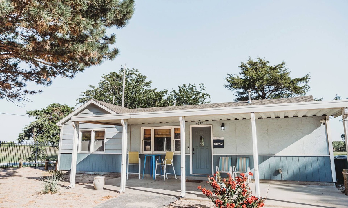 Wichita House | Baywatch House a Retro Charming 3-bedroom in delightful Wichita