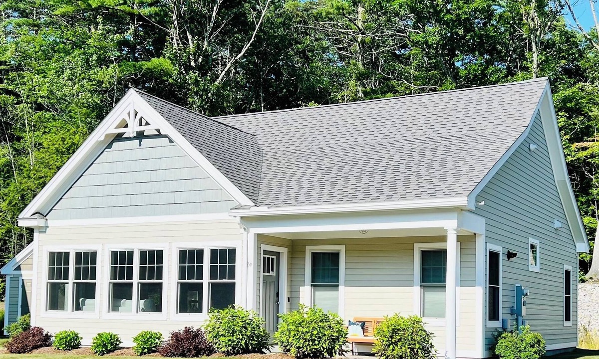 Arundel Cottage | Be close to all the Kennebunks offer!