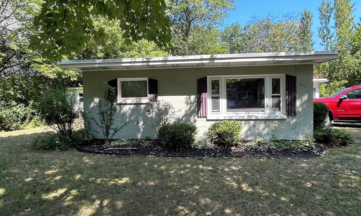 Caseville Cottage | Beach Access - 2-bedroom cottage in beautiful Oak Pointe, Caseville