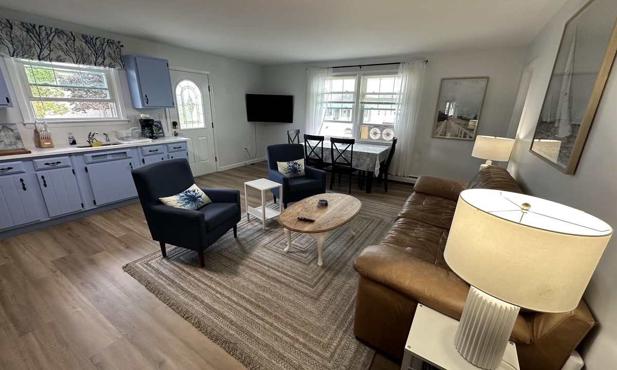 Seabrook House | Beach Apt | Steps to the Beach | Lawn | Parking