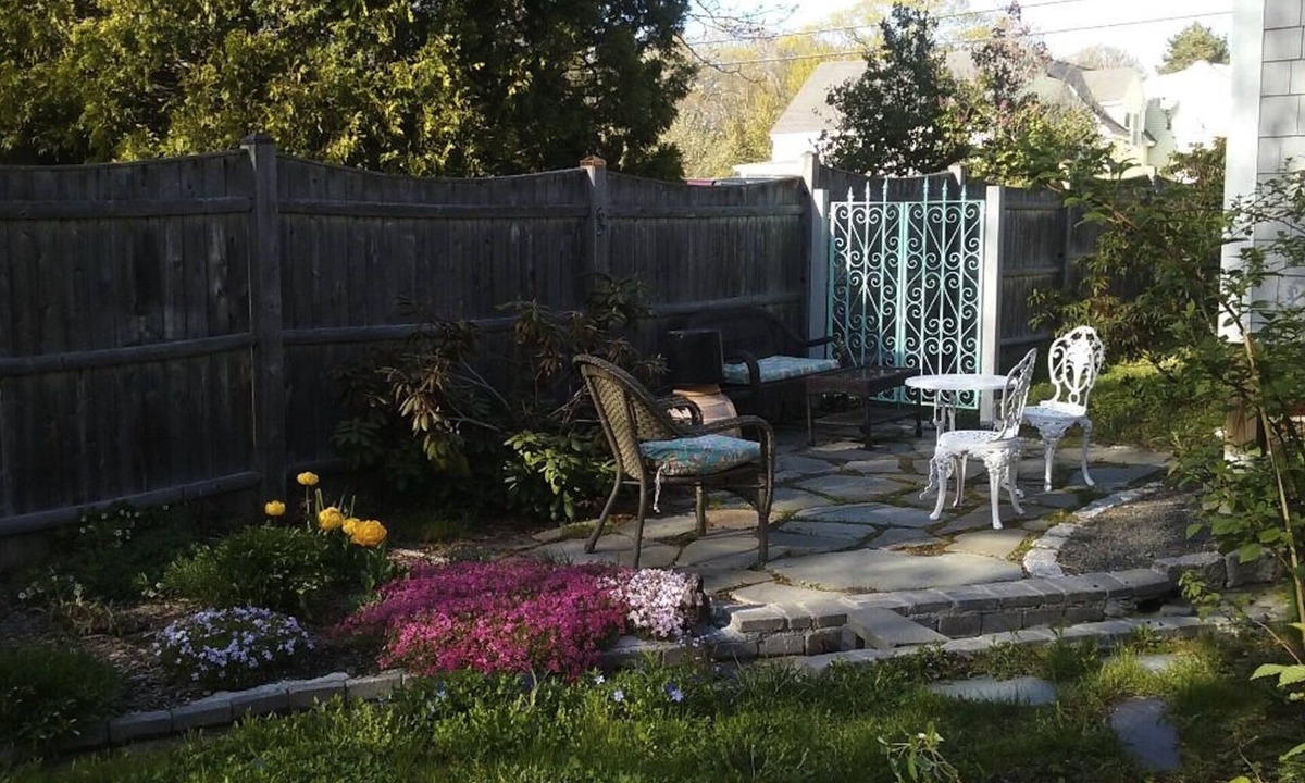 Kennebunk Cottage | Beach Cottage within walking distance to shops and restaurants, 2 miles to beach
