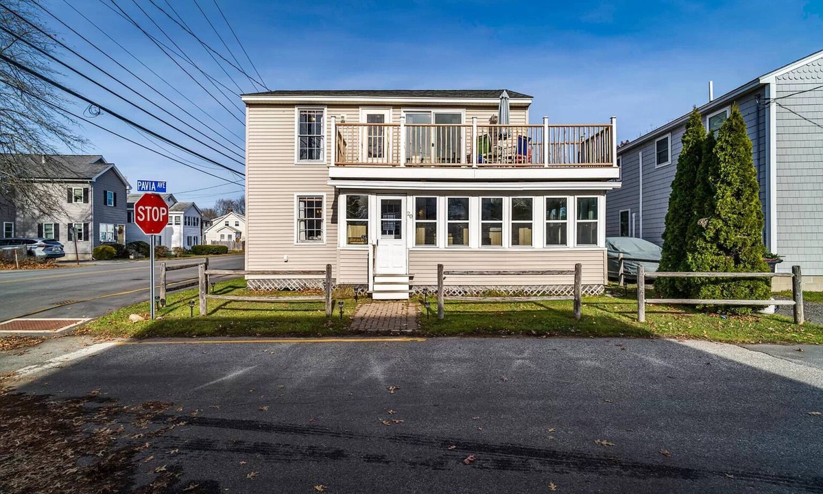 Ocean Park House | Beach House 3 Minute Walk to the Beach. Next to Ocean Park. Location-Location