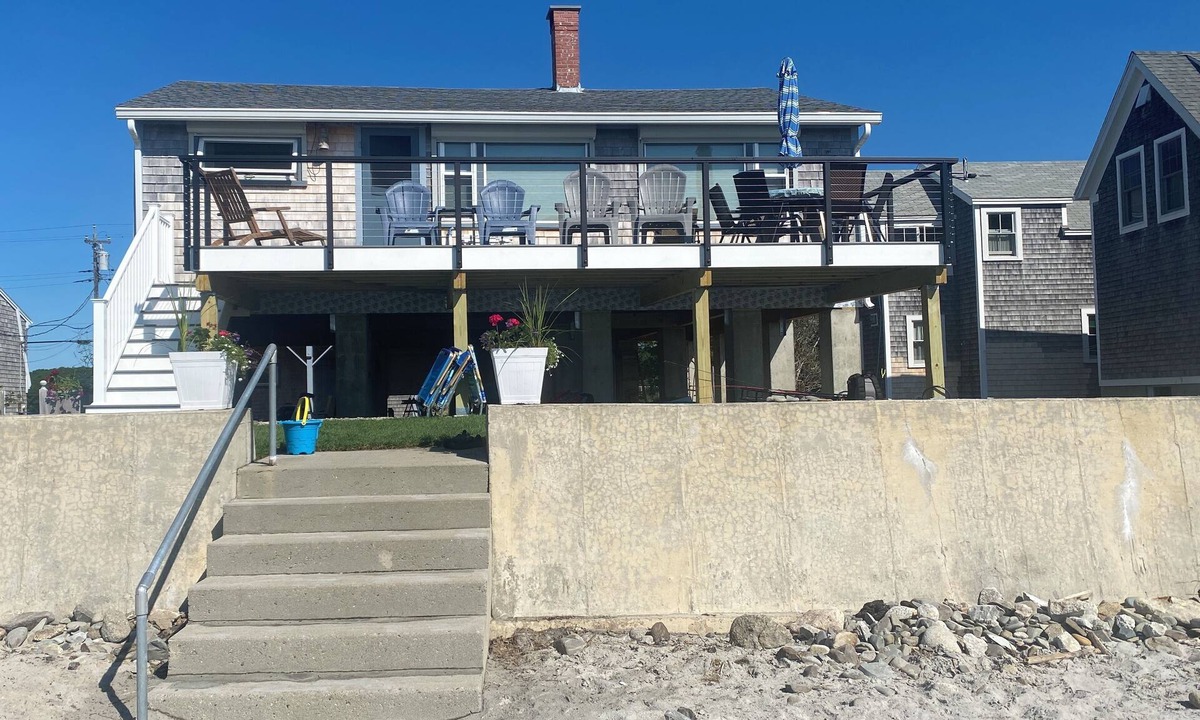 Granite Point Cottage | Beachfront 3-bedroom cottage, Granite Pt, AC, WiFi, Views