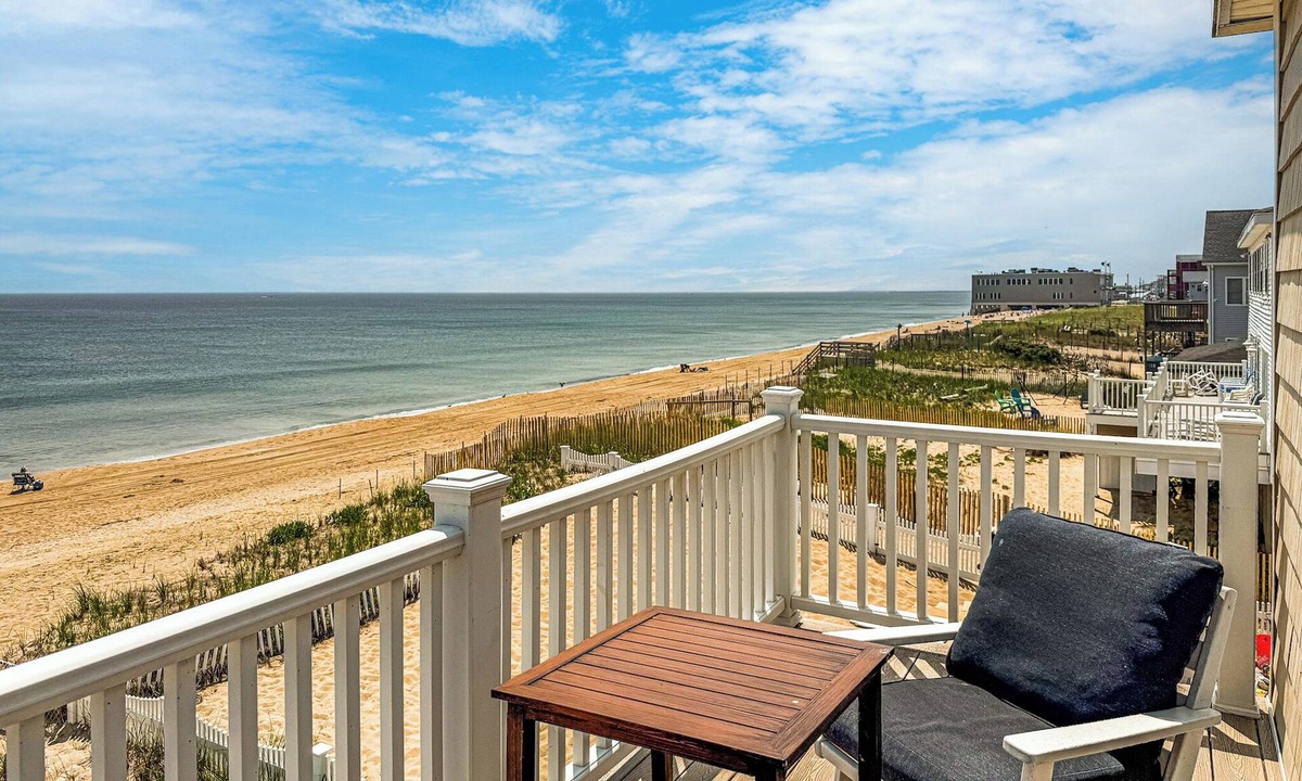 Salisbury Beach House | Beachfront Bungalow - Fire Pit - Private Balcony