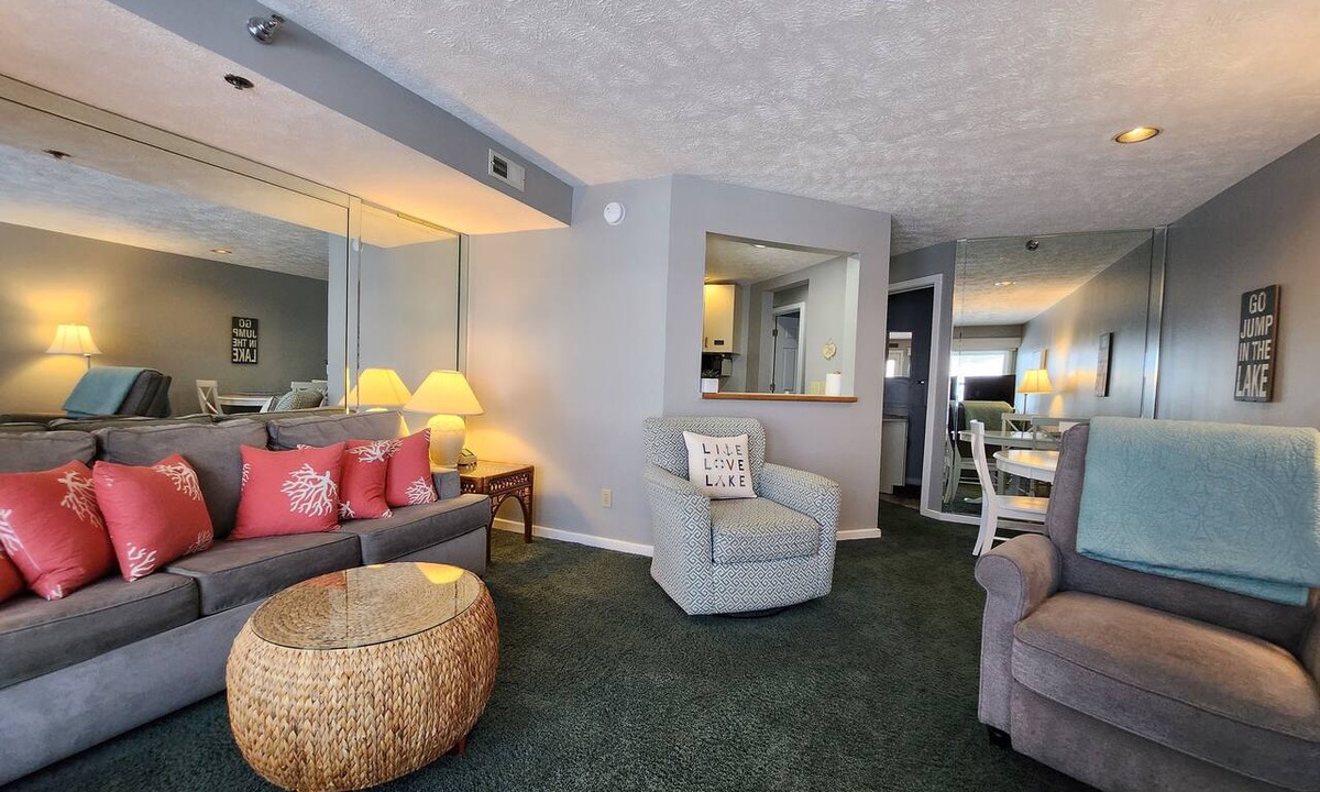 Traverse City Condo | Beachside, Private Balcony - North Shore Inn Unit 205