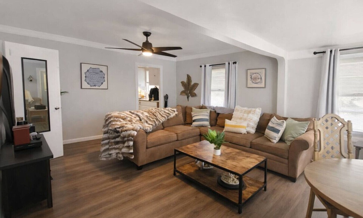 Woodmere House | Beachwood-Woodmere-Orange 3 br 1 bath king bed