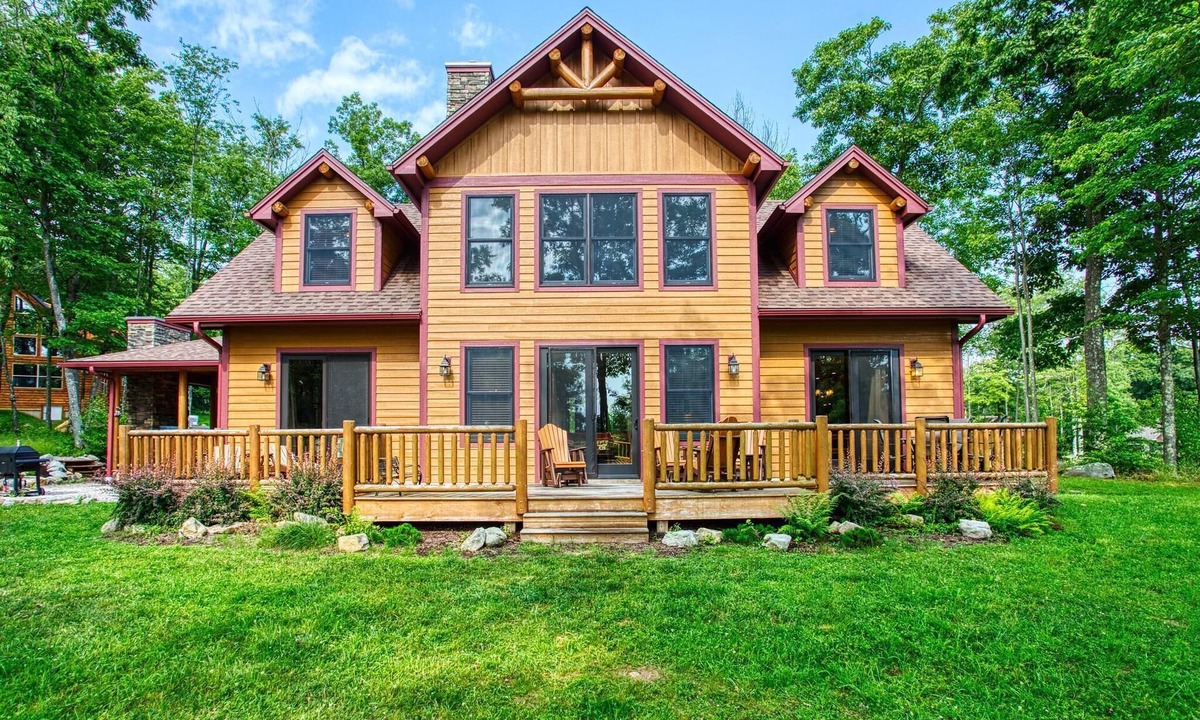McHenry House | Bear on Mountain offers an exquisite Log Cabin on WISP Mountain