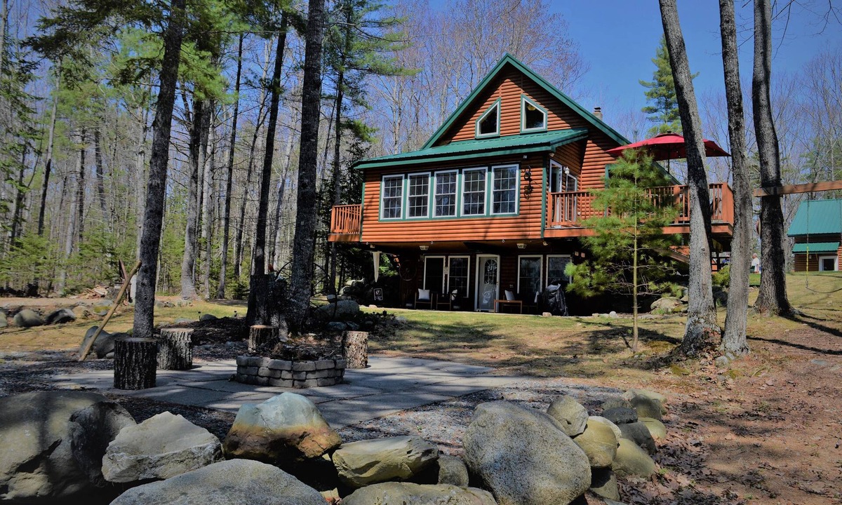Bradley House | Beau's Bungalow Lakefront Home